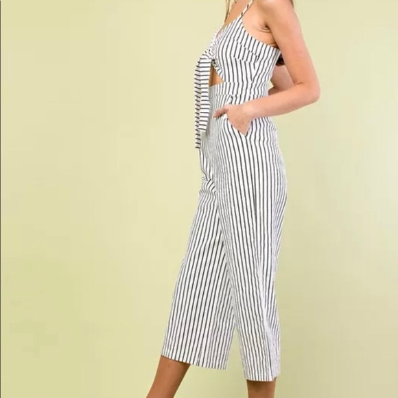 Women  Sexy Sleeveless V-Neck  Romper Jumpsuit - Picture 4 of 7